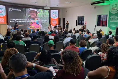 notícia: Fórum Internacional da Agricultura Familiar reuniu 1,2 mil pessoas na discussão de soluções sustentáveis para a produção na floresta