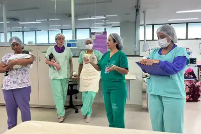 notícia: Ação na Santa Casa fortalece cuidados e vínculo entre famílias e bebês prematuros