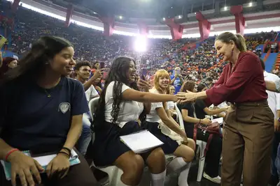 notícia: Seduc reúne mais de 10 mil estudantes no maior aulão de revisão para o Enem já realizado no Pará