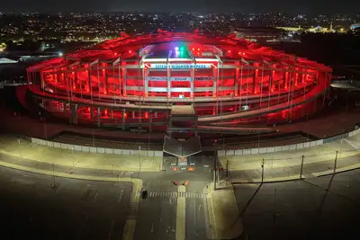 notícia: Mangueirão é iluminado com o vermelho do Flamengo, tetracampeão da Libertadores