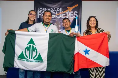 notícia: Estudantes de escola pública de Capanema conquistam medalha de ouro na Jornada Nacional de Foguetes