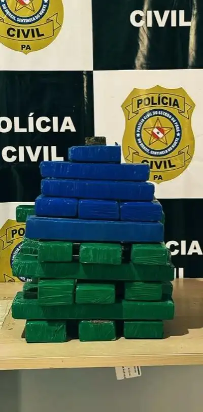 notícia: Trio é preso com 20 tabletes de maconha pela Polícia Civil em Castanhal