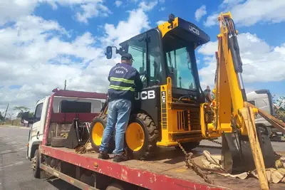 notícia: Sefa apreende lancha e retroescavadeira em fronteiras