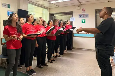 notícia: Coral de Natal encanta pacientes no Hospital Regional de Marabá, no sudeste estadual