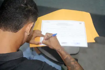 notícia: Encceja PPL 2025 garante aprovação de 15 socioeducandos da Fasepa 