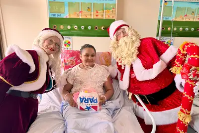 notícia: Entrega de presentes leva alegria e esperança a crianças internadas no Hospital Metropolitano