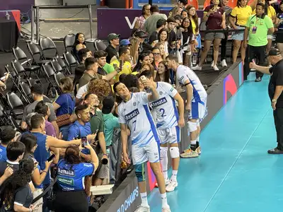 notícia: Com apoio da torcida, Vôlei Renata vence clássico brasileiro no Mundial de Clubes