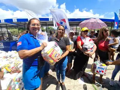 notícia: Feirantes recebem barracas, banheiros revitalizados e cestas básicas na Feira da Oportunidade em Belém