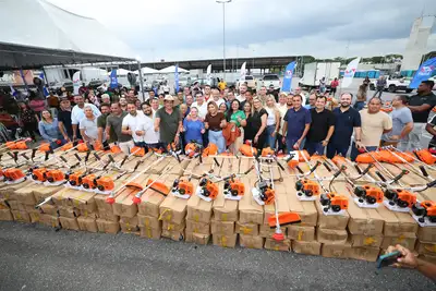 notícia: Governo do Pará entrega mais de 900 roçadeiras para agricultores familiares de 33 municípios