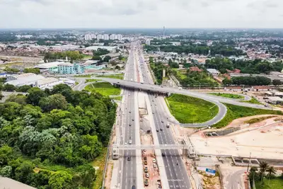 notícia: Fluidez no trânsito e mobilidade marcam um ano do viaduto da Alça Viária, em Marituba