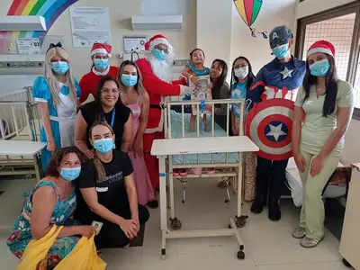 notícia: Semana natalina do HRBA tem Papai Noel, super-heróis, brinquedos, cantata e até Pet Terapia