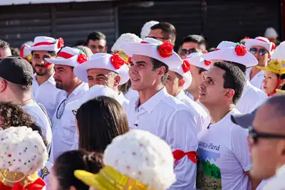 notícia: Helder Barbalho e Hana Ghassan acompanham encerramento da 227ª Marujada de São Benedito, em Bragança