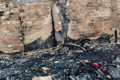 notícia: Cohab garante benefício habitacional para famílias vítimas de incêndio no bairro de Canudos, em Belém.