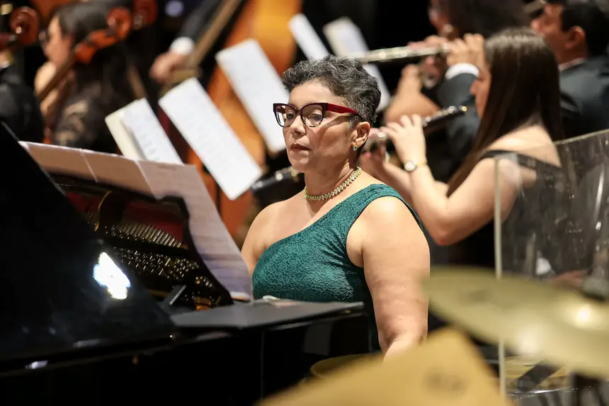 Adriana Azulay - Pianista <div class='credito_fotos'>Foto: Bruno Cecim / Ag. Pará &nbsp;&nbsp;|&nbsp;&nbsp; <a href='/midias/2026/originais/20260110001819-GF00026035-F00483365.jpg' download><i class='fa-solid fa-download'></i> Download</a></div>