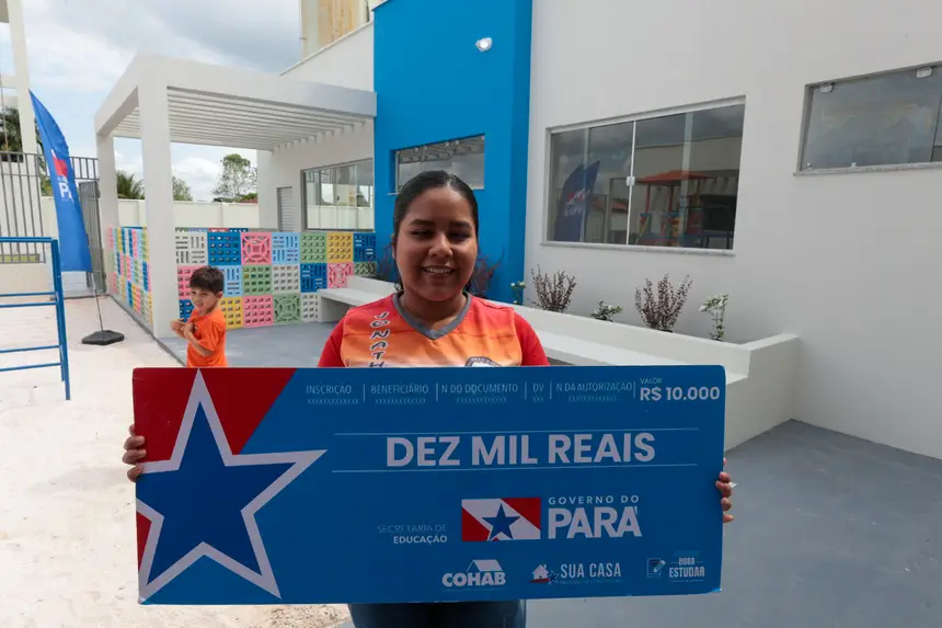 Ana Luise Batista, mãe da pequena Luna Maitê, 1 ano. Recebeu o cheque bora estudar <div class='credito_fotos'>Foto: Alex Ribeiro / Ag. Pará &nbsp;&nbsp;|&nbsp;&nbsp; <a href='/midias/2026/originais/20260115135542-GF00026063-F00484658.jpg' download><i class='fa-solid fa-download'></i> Download</a></div>