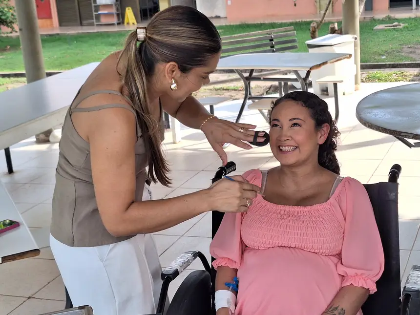 Antes das fotos, paciente passou pela maquiagem