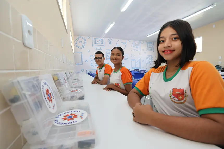 Karin Lorraine Oliveira, 16 anos. 2º ano