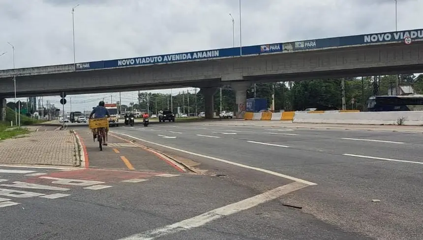 Nova sinalização reforçada com ciclovias reduz os riscos de colisões 