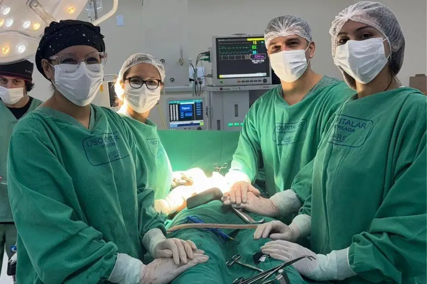 oordenador do Serviço de Cirurgia Geral, Anderson Queiroz, com equipe.