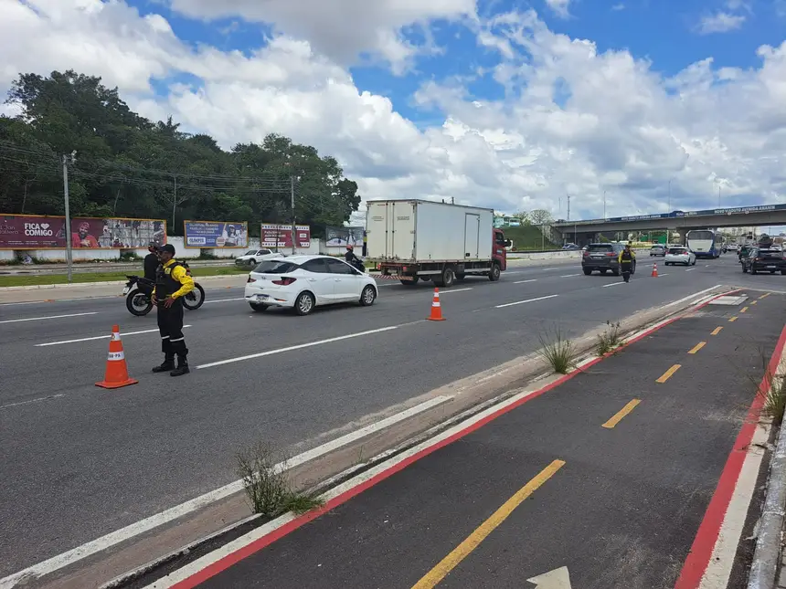 Agentes de fiscalização já atuam no controle de fluxo na saída da BR-316