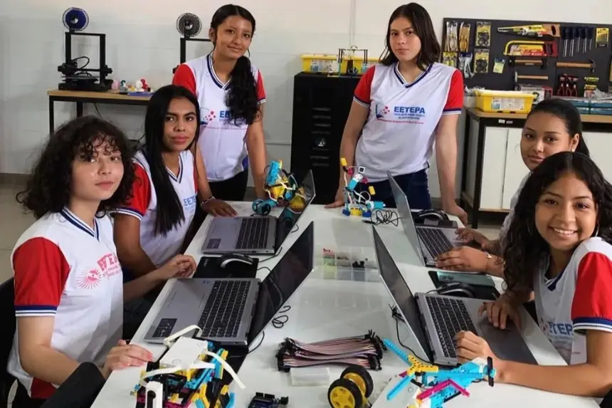 Alunas do Centro Integrado de Educação do Baixo Tocantins (CIEBT) participam do projeto “Mulheres na Robótica”