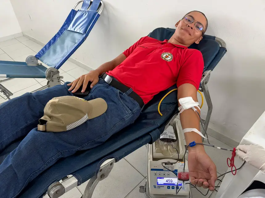 Anderson da Silva Botega – Bombeiro militar em formação “Primeira doação e experiência positiva em ajudar a salvar vidas.“