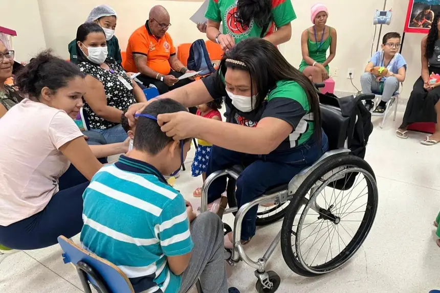 Medalhas simbólicas foram entregues aos participantes como incentivo para que continuem acreditando nos próprios sonhos.