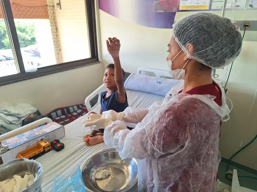 A fisioterapia também foi fundamental na recuperação dos movimentos do pequeno