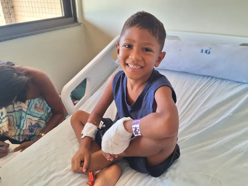 O pequeno, de 5 anos, foi tratado pelos profissionais do HRBA