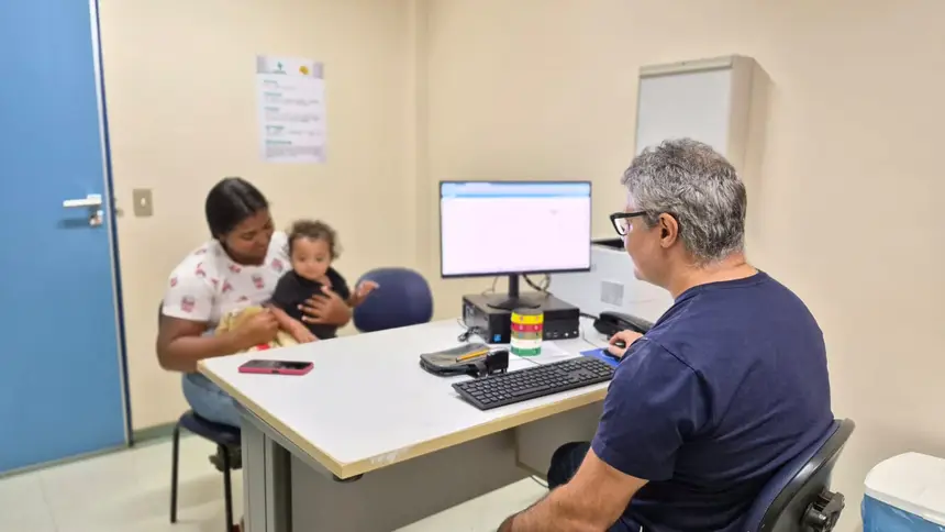 Marcia Alvez com o filho Weverton no atnedimento pós operatório 