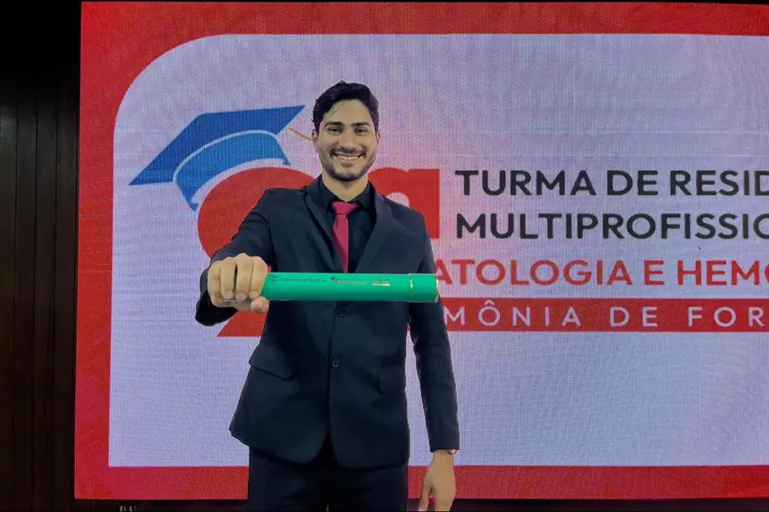 Yan Costa - Fisioterapeuta e residente concluinte “O cuidado humanizado é o principal compromisso que levo para o SUS.”