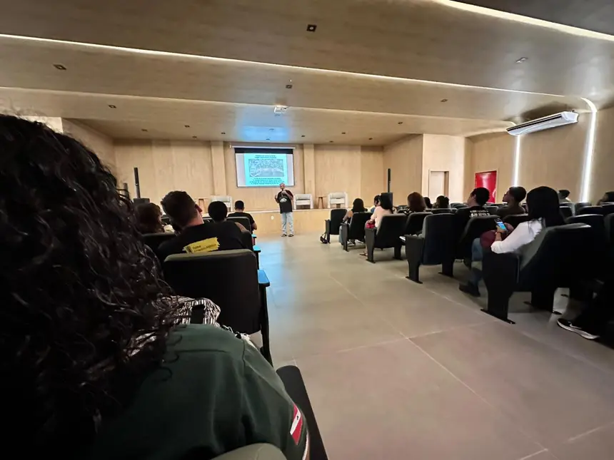 professor doutor Leandro Ferreira, pesquisador do Museu Paraense Emílio Goeldi (MPEG), que apresentou resultados de anos de estudos realizados no Parque Estadual do Utinga Camillo Vianna e em outras áreas protegidas do Estado.