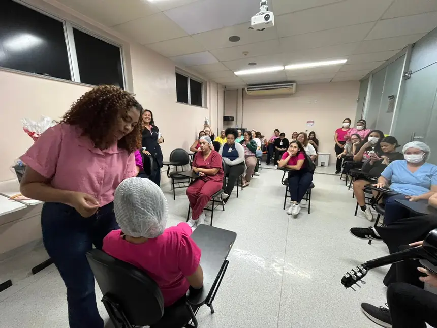 Workshop de automaquiagem reuniu participantes em um momento de aprendizado e valorização da autoestima