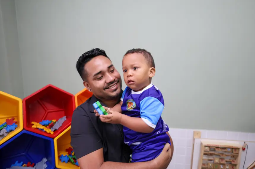 Daniel Carvalho, pai Davi Luiz, 1 ano e seis