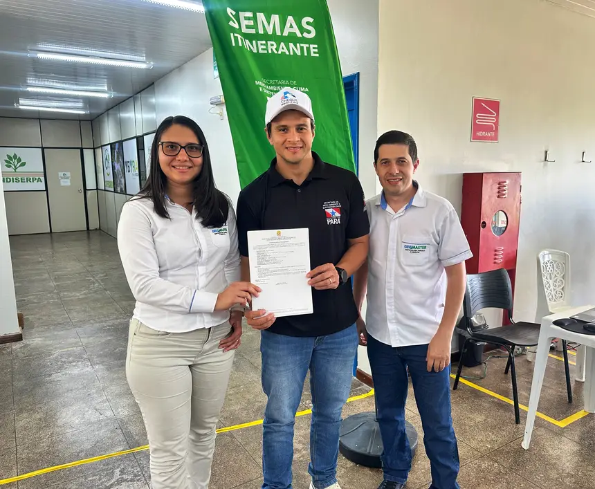 Secretário Raul Protázio durante entrega de outorga de uso da água, em Paragominas