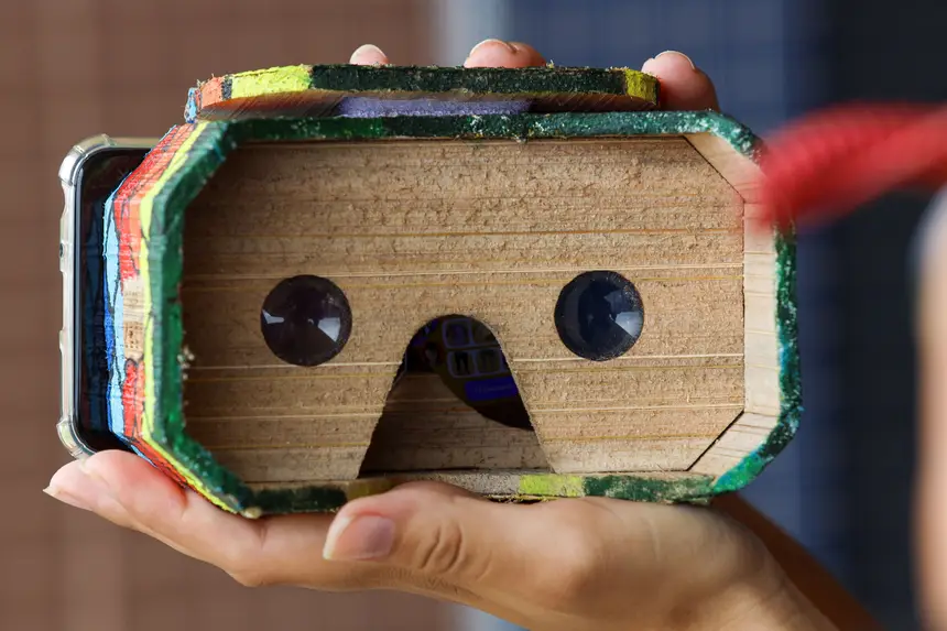 Óculos VR de miriti produzido na região de Abaetetuba, no estado do Pará