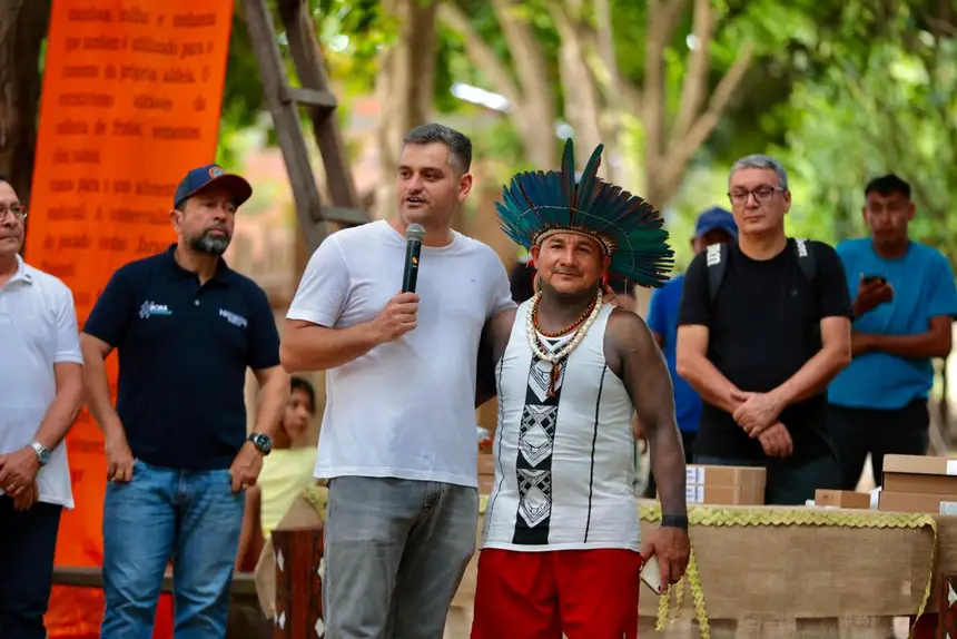 Secretário Ricardo Sefer e o cacique Gilvan