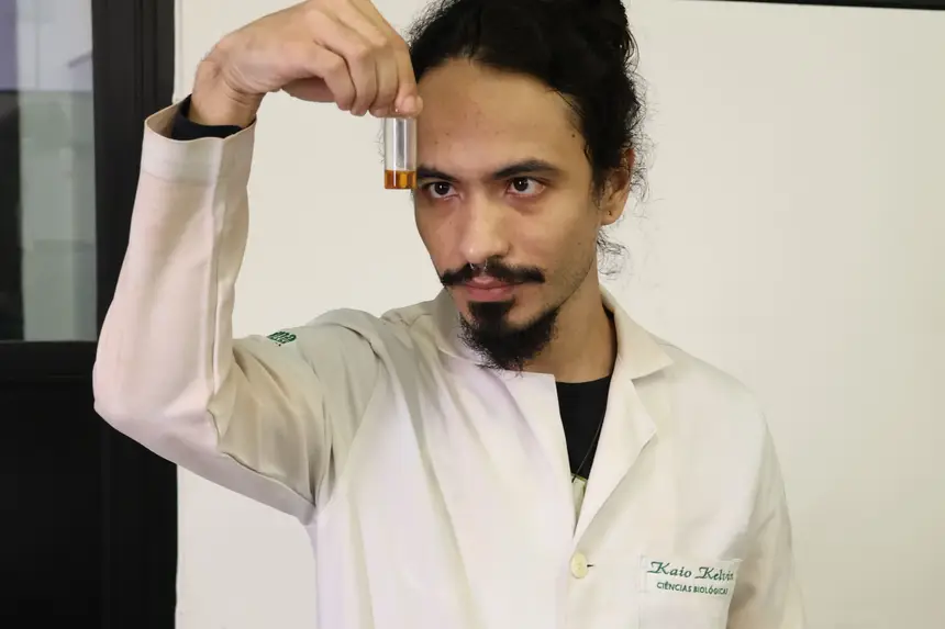 Loa, Laboratório de óleos da Amazônia. Residente do PCT Guamá