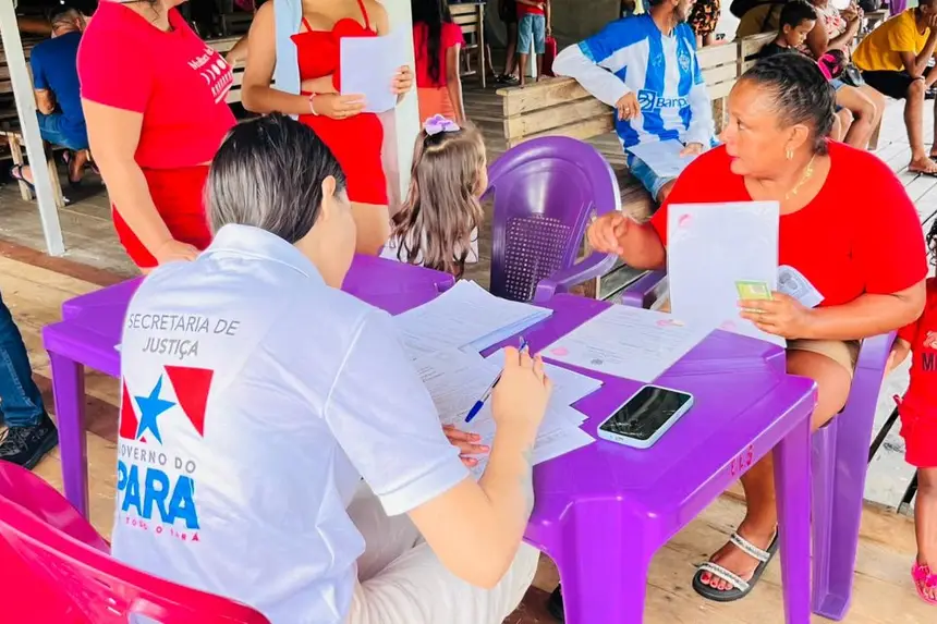 População recebeu serviços de documentação civil e orientação sobre benefícios sociais.