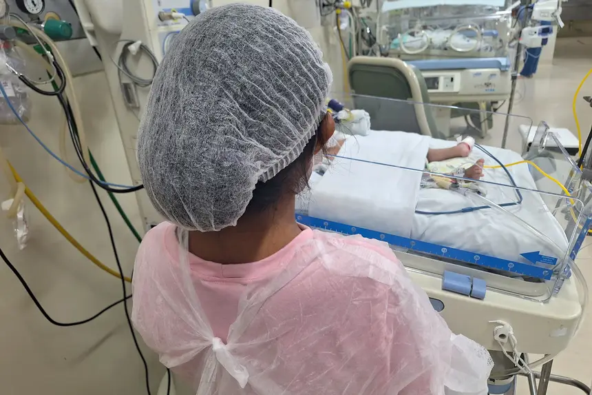 Visita dos avós permite aconchego familiar mesmo durante a internação