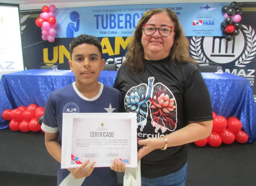 A enfermeira Adriana Leal, da Sespa, e o estudante Lucas Moreira