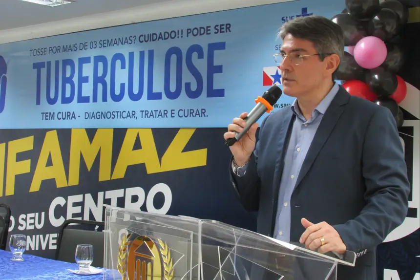 O médico Carlos Albério, um dos palestrantes do seminário