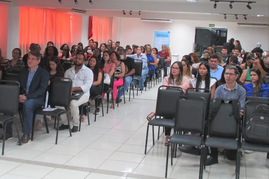 Seminário reuniu profissionais de saúde para debater aspectos da tuberculose