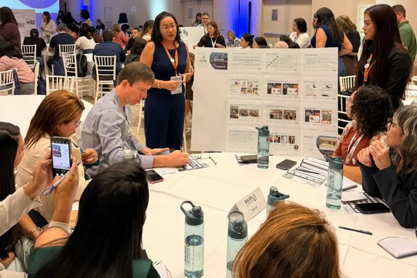 Adrielle Monteiro e Luana Almeida apresentam os resultados obtidos com o engajamento e dinâmicas elaboradas em equipe na unidade de saúde do Pará