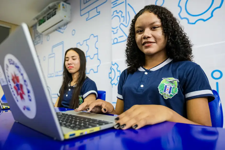 Sanubia, 17 anos (personagem escola)