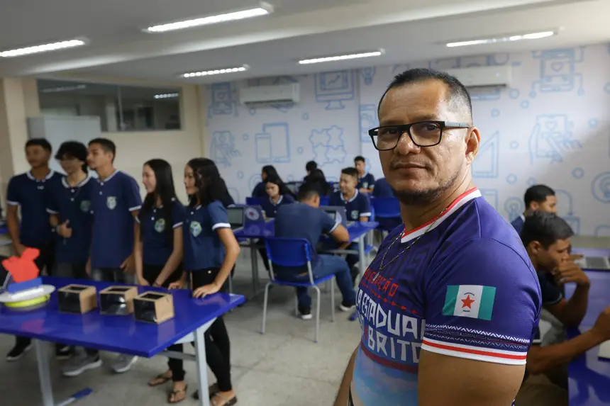 Otoniel Moraes, professor (personagem escola)