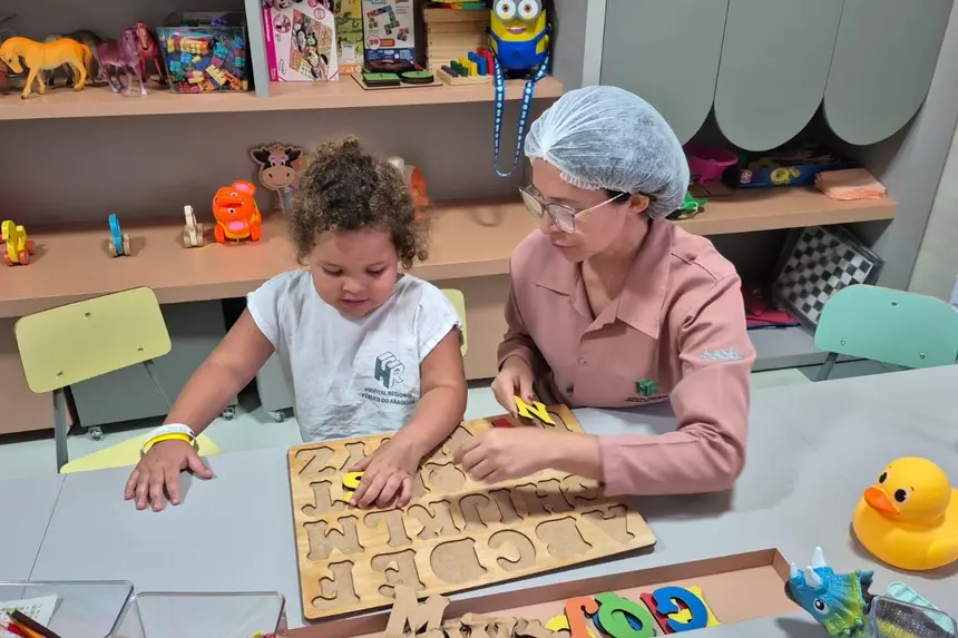 Atividades na brinquedoteca aliviam o estresse da internação hospitalar