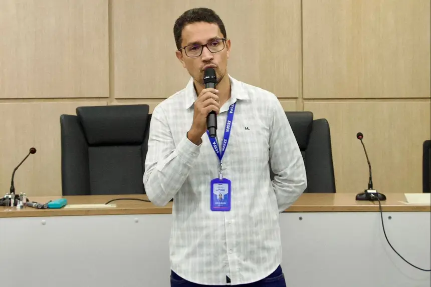 O farmacêutico Samuel Sena, do Departamento de Assistência Farmacêutica da Sespa