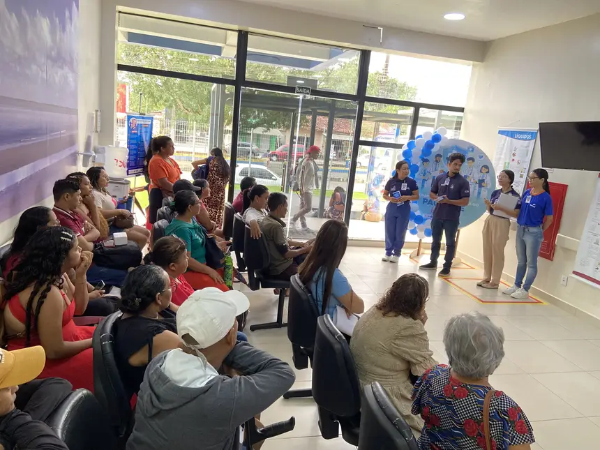 Ação educativa reuniu usuários e acompanhantes na recepção, com apresentação conduzida pelas equipes do NQSP e GTH