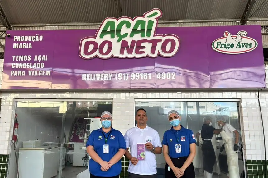 Luan Pureza, proprietário de ponto de açaí, participou da ação e recebeu orientações sobre boas práticas no preparo do produto